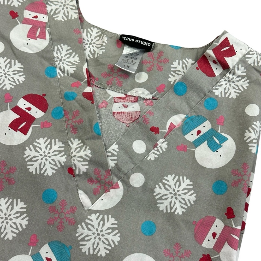 Scrub Studio Christmas Snowman Print Scrub Top 1X